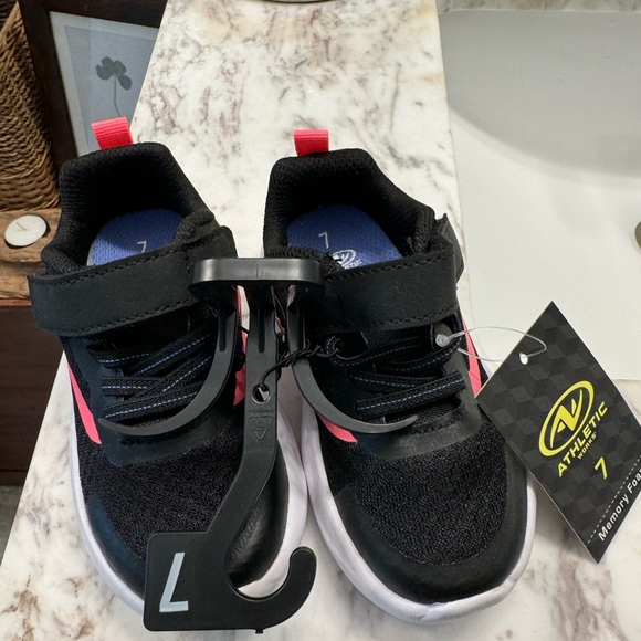 NWT Toddler Girl Shoes, Size 7 - Picture 3 of 4